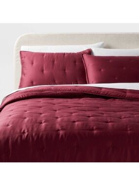 Threshold F/Q Tencel Tufted Comforter and Shams Set  Wine Red